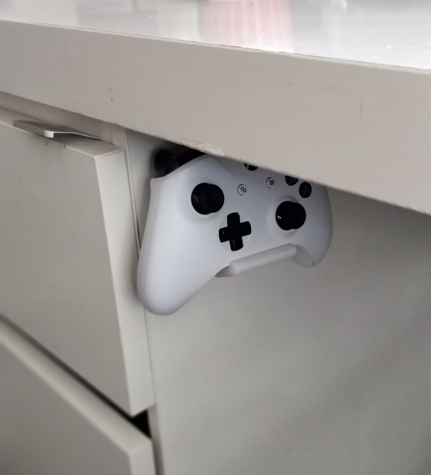 Minimalist Wall Mount for Xbox One S and Xbox 360 Controllers