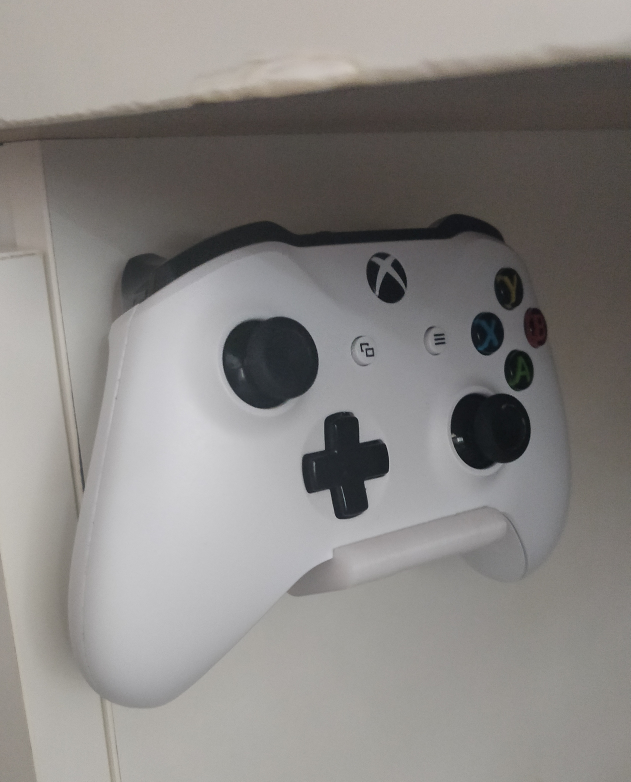 Minimalist Wall Mount for Xbox One S and Xbox 360 Controllers
