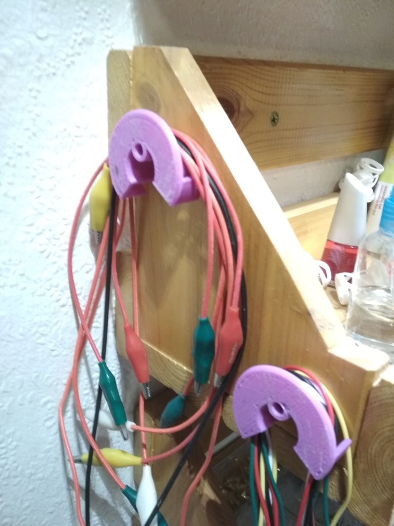 Cable organiser / Hanger
