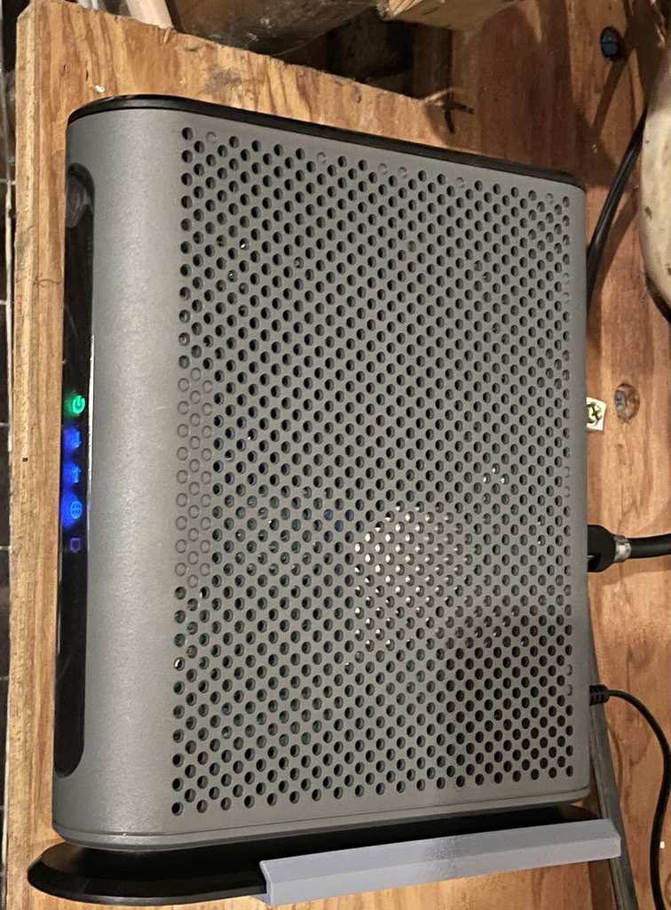 Motorola MB8611 Wall Mount – Space-Saving and Organising