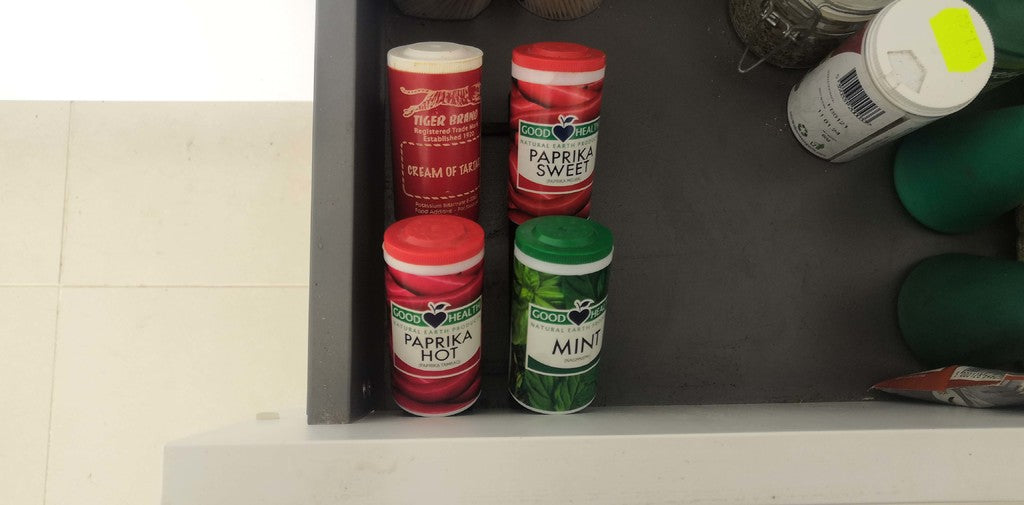 Spice storage shelf