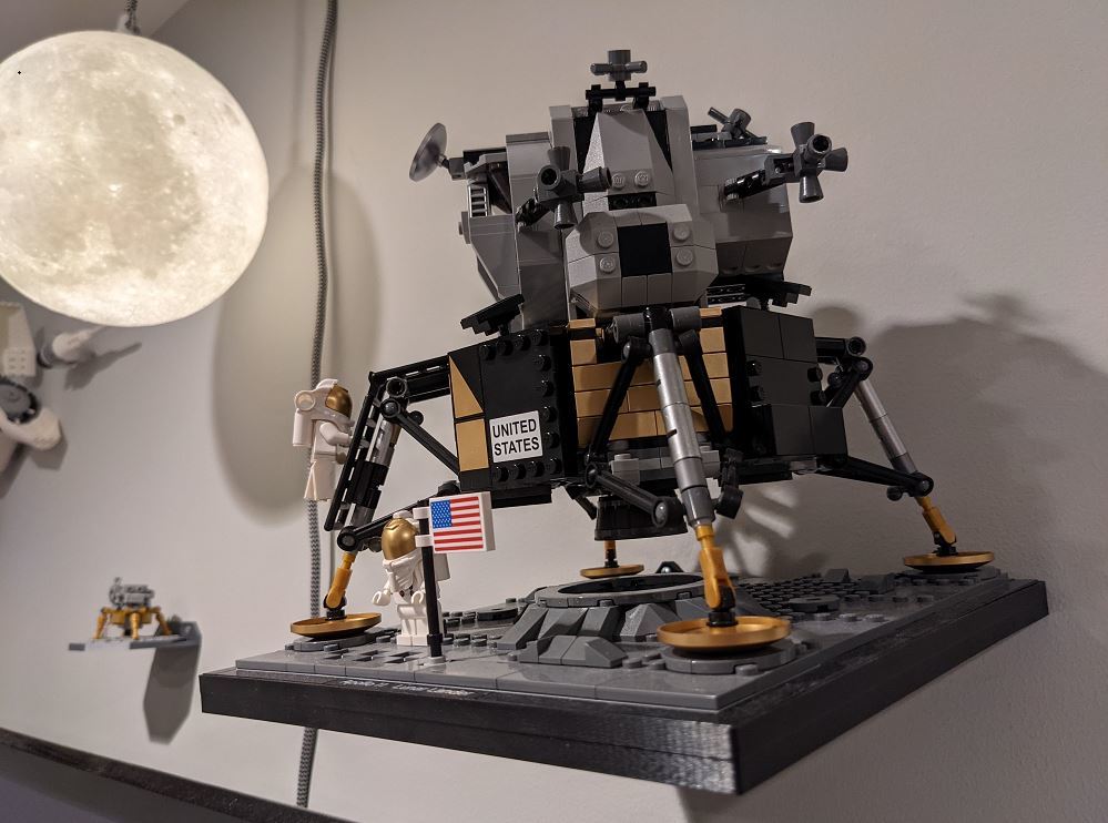 Wall mount for Lego NASA Apollo 11 Lunar Lander (10266)