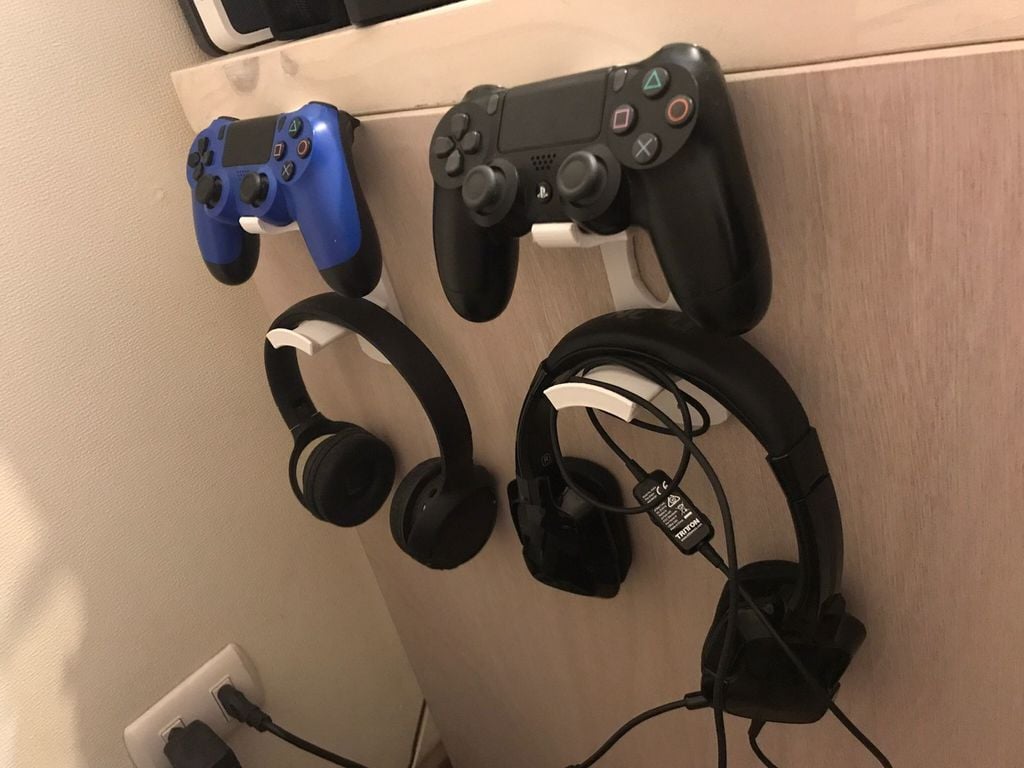 Wall mount for PS4 Controller and Headphones