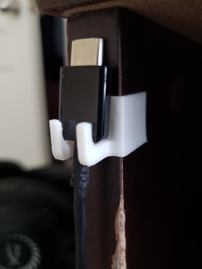 Desk cable holder - Organise your Samsung USB C charger