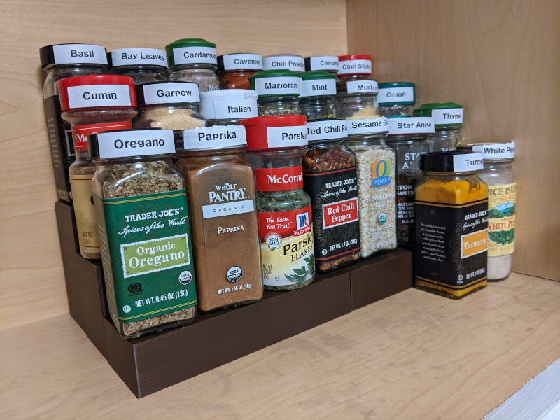 Spice racks in Several Heights for Efficient Storage