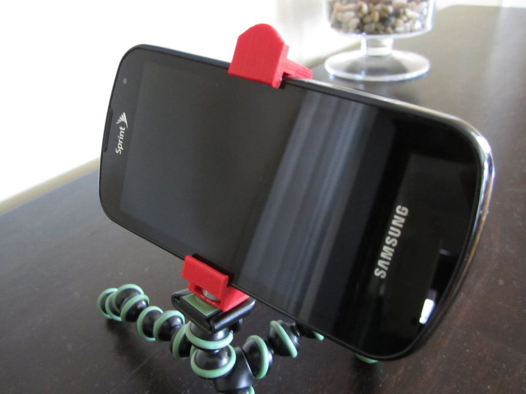 Universal phone tripod mount