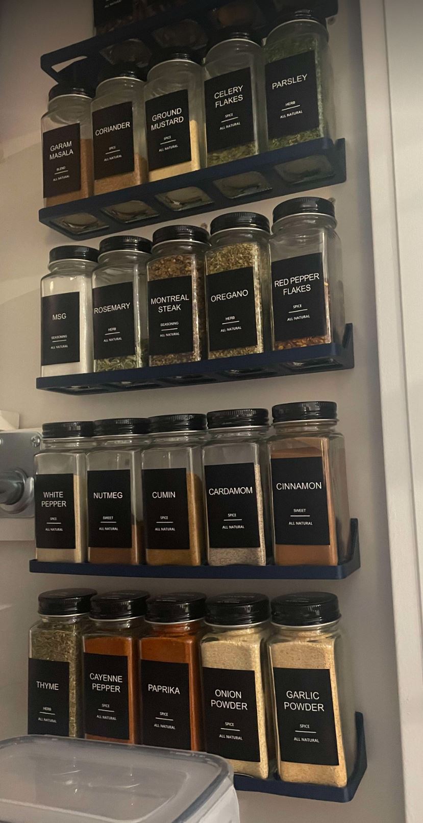 Elegant Spice Rack for Optimal Kitchen Organisation