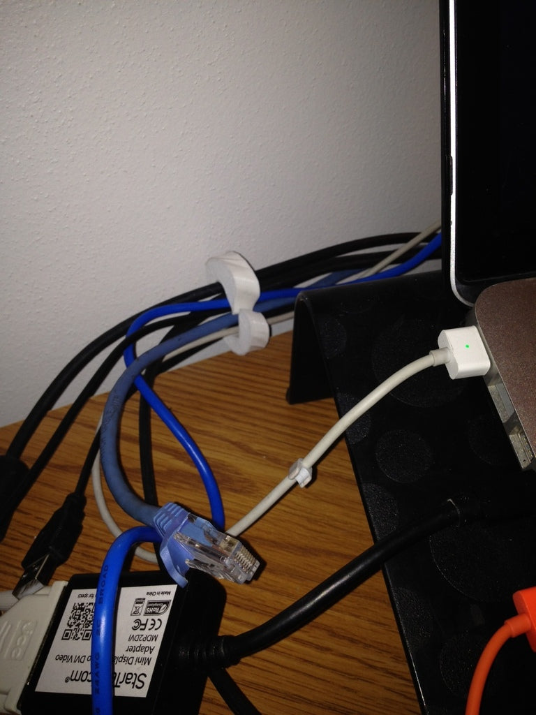 Cable clips for the desk - Organise your cables