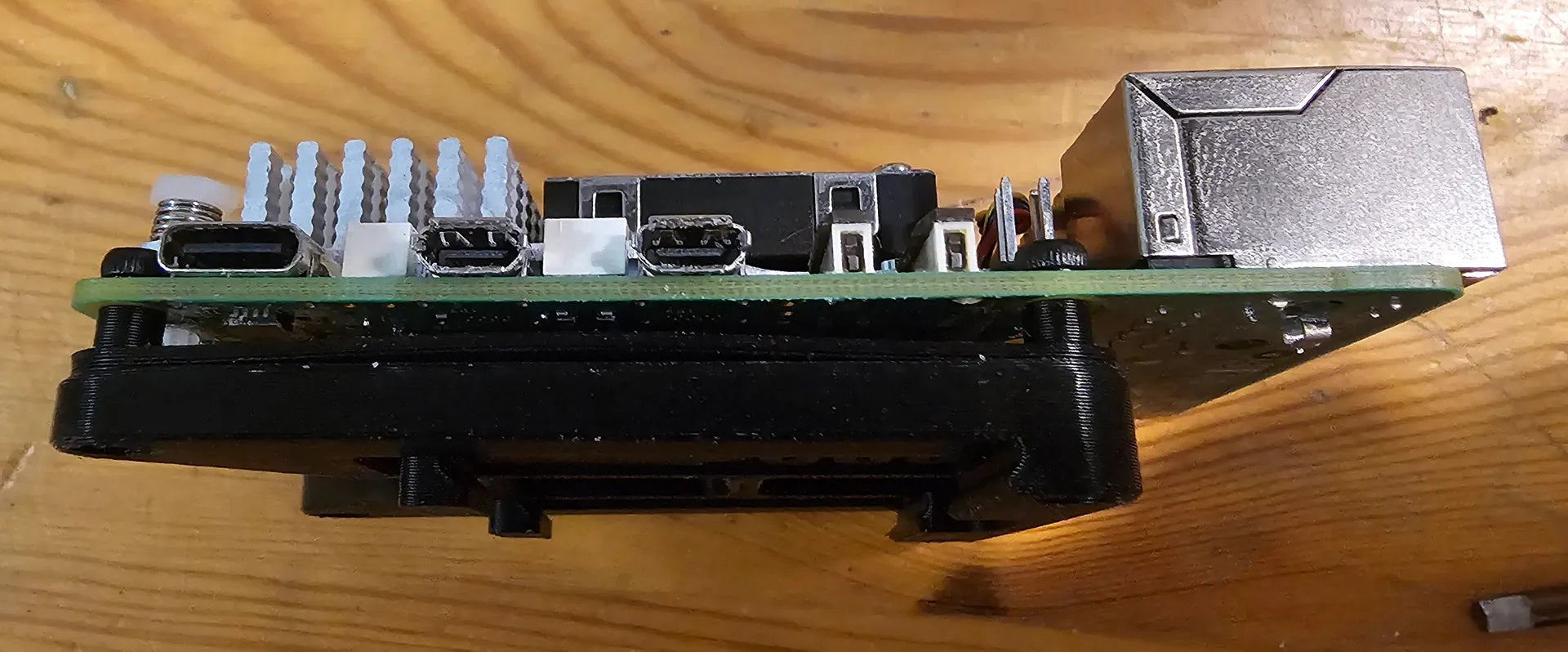 Low profile DIN Offset Mount for Raspberry Pi 3B, 4 and 5