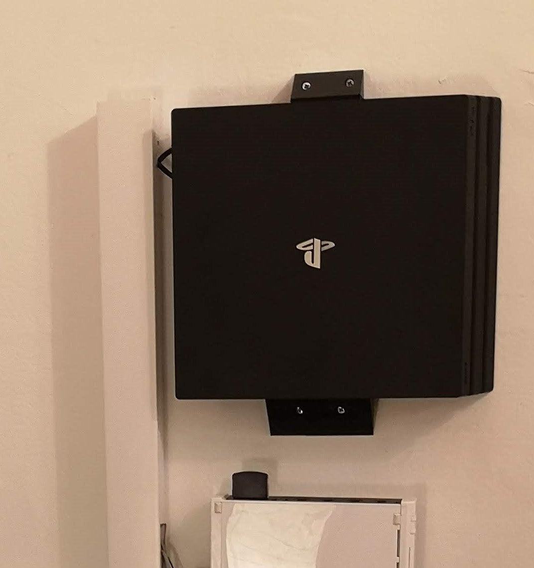 PS4 Pro wall mount