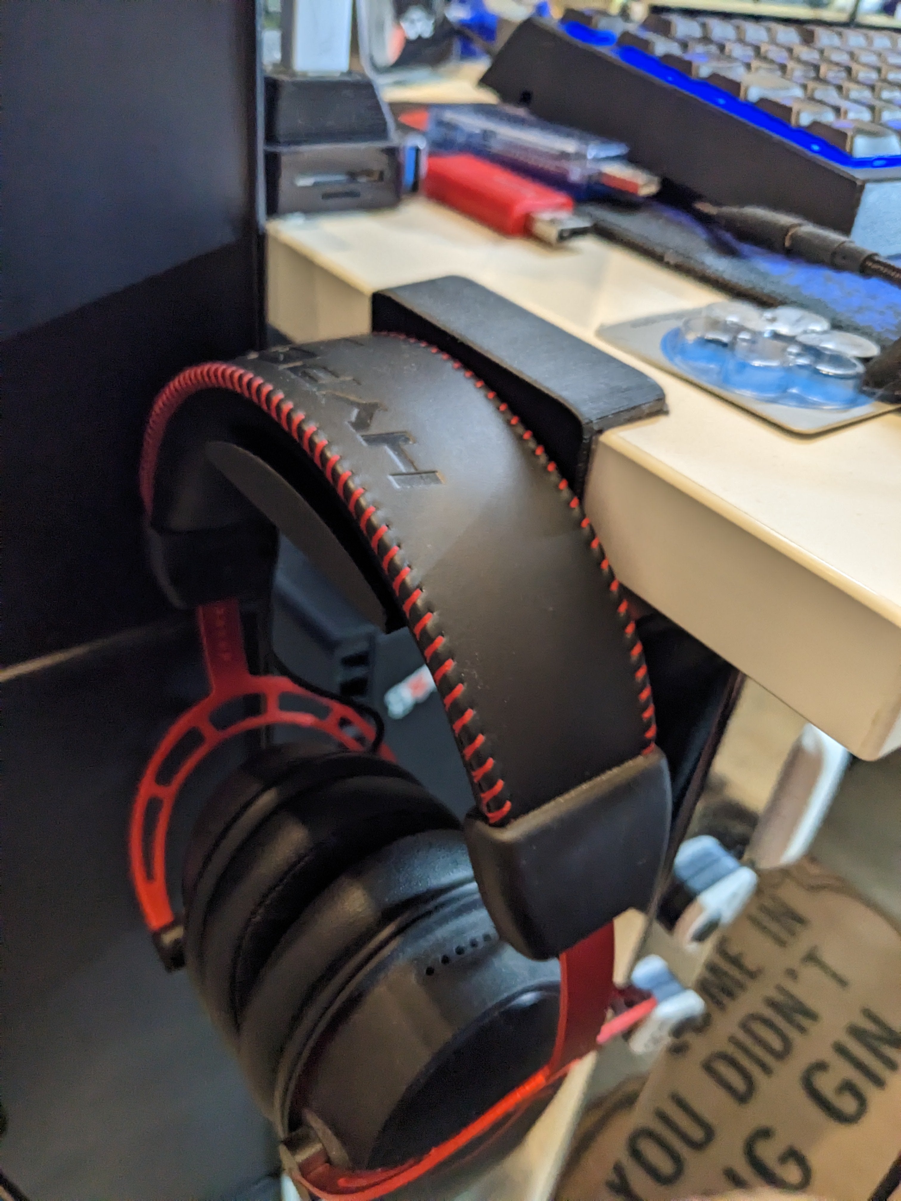 Desk Mounted Headset Holder – Optimised for HyperX Cloud Alpha
