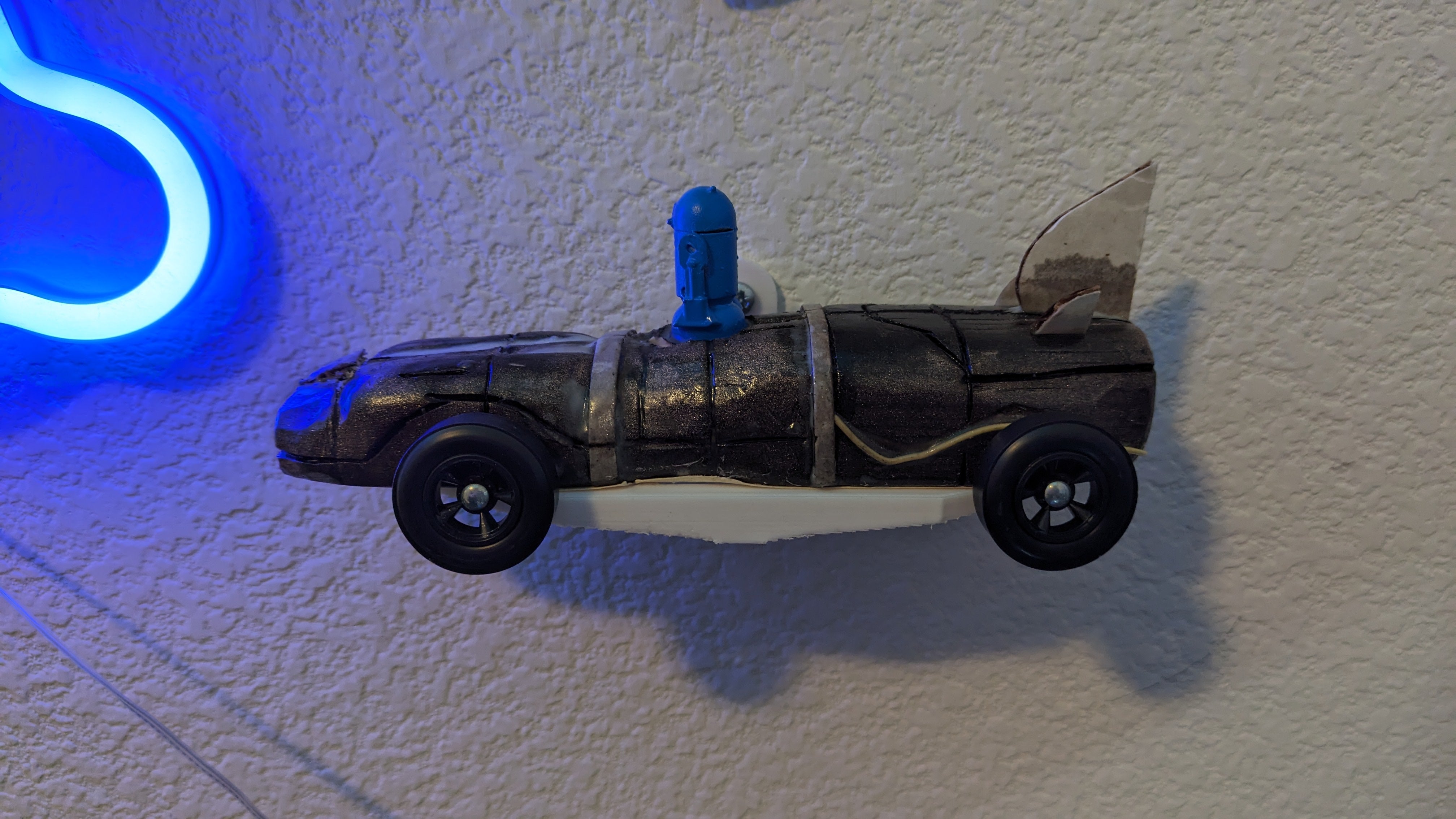 Elegant Wall-Mounted Display Holder for Pinewood Derby Cars