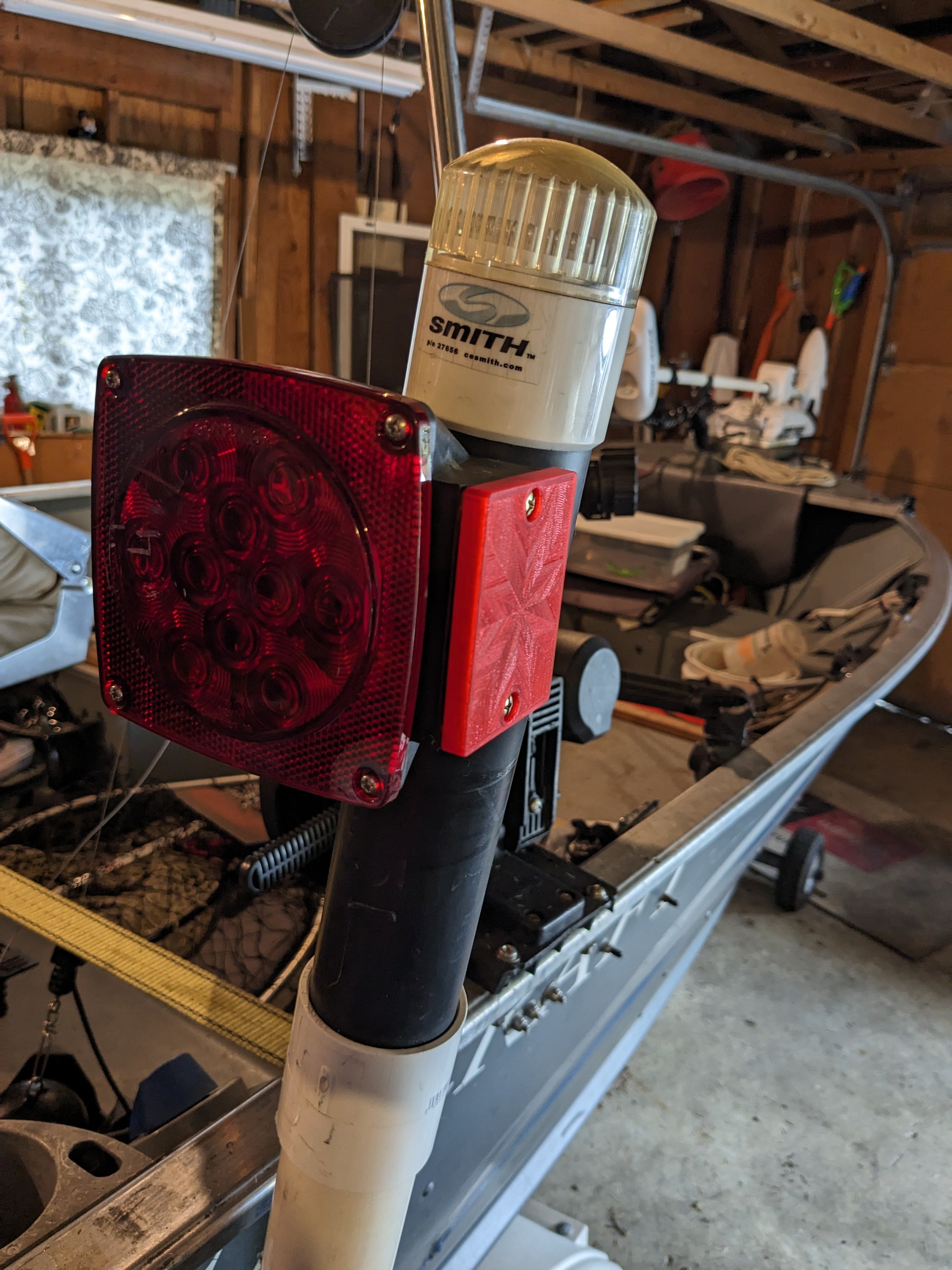 Side lamp cover for boat trailer taillight assembly