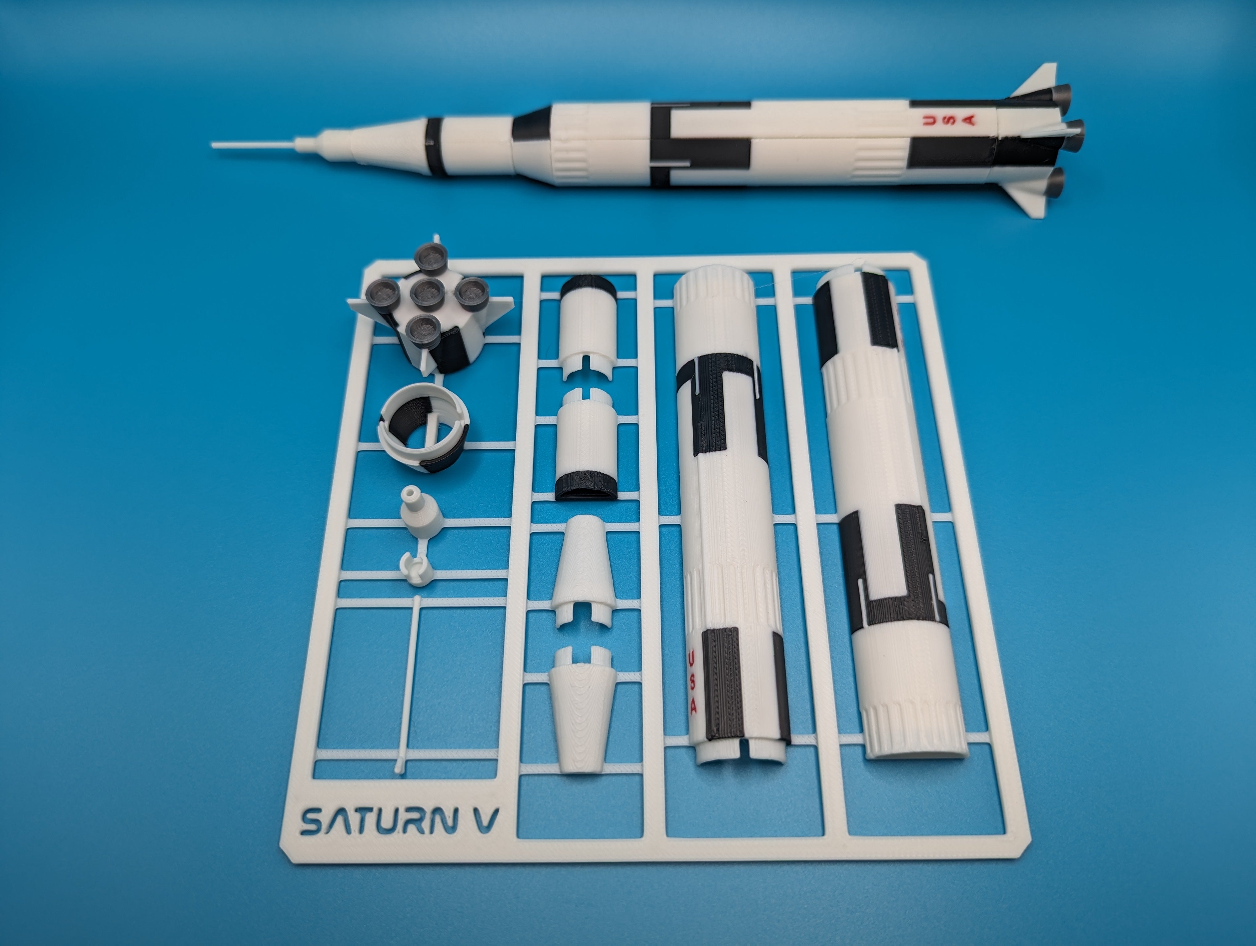 NASA Saturn V Miniature Raket Model Kit