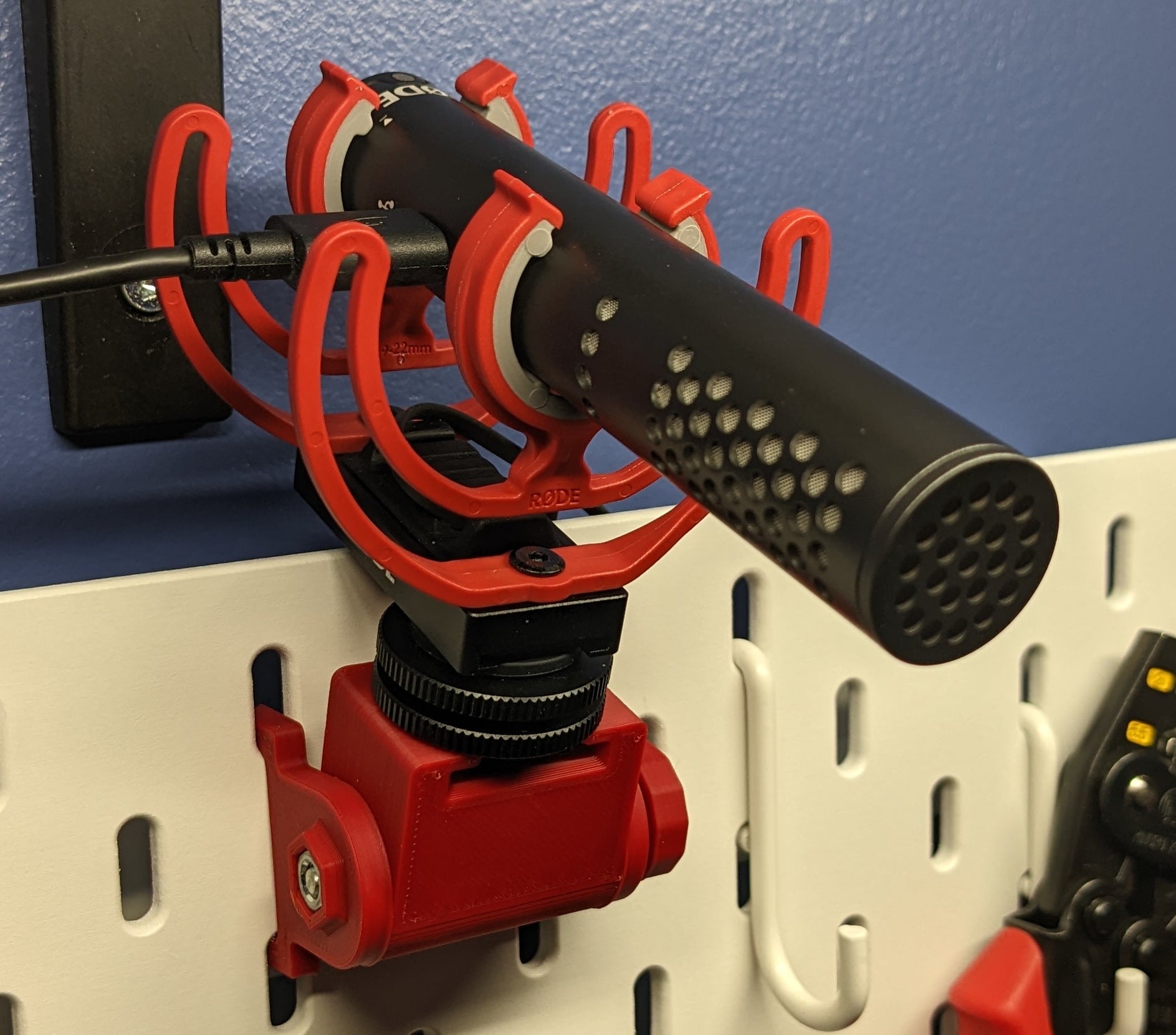SKÅDIS Cold Shoe Mount - Microphone mounting solution