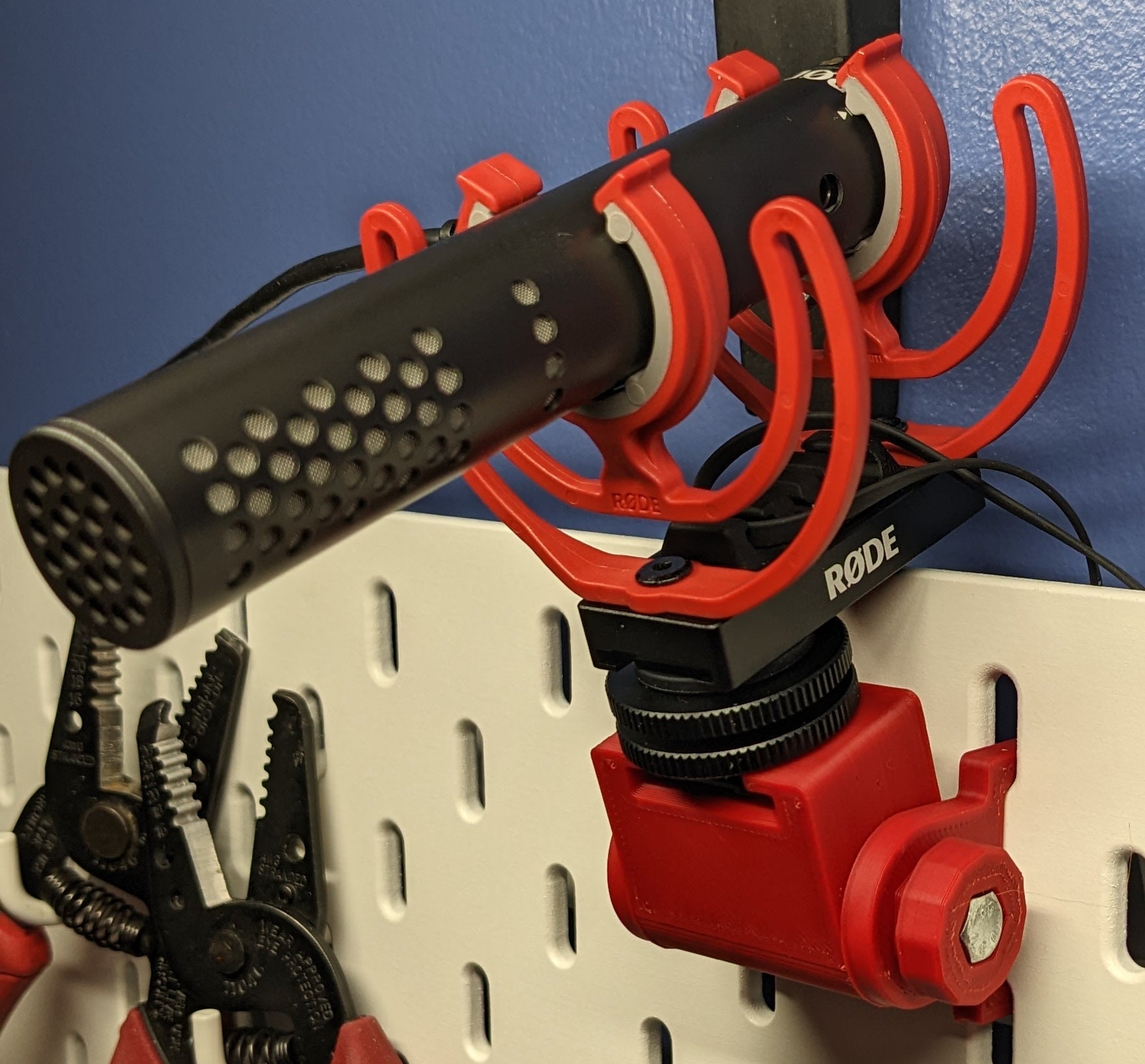 SKÅDIS Cold Shoe Mount - Microphone mounting solution