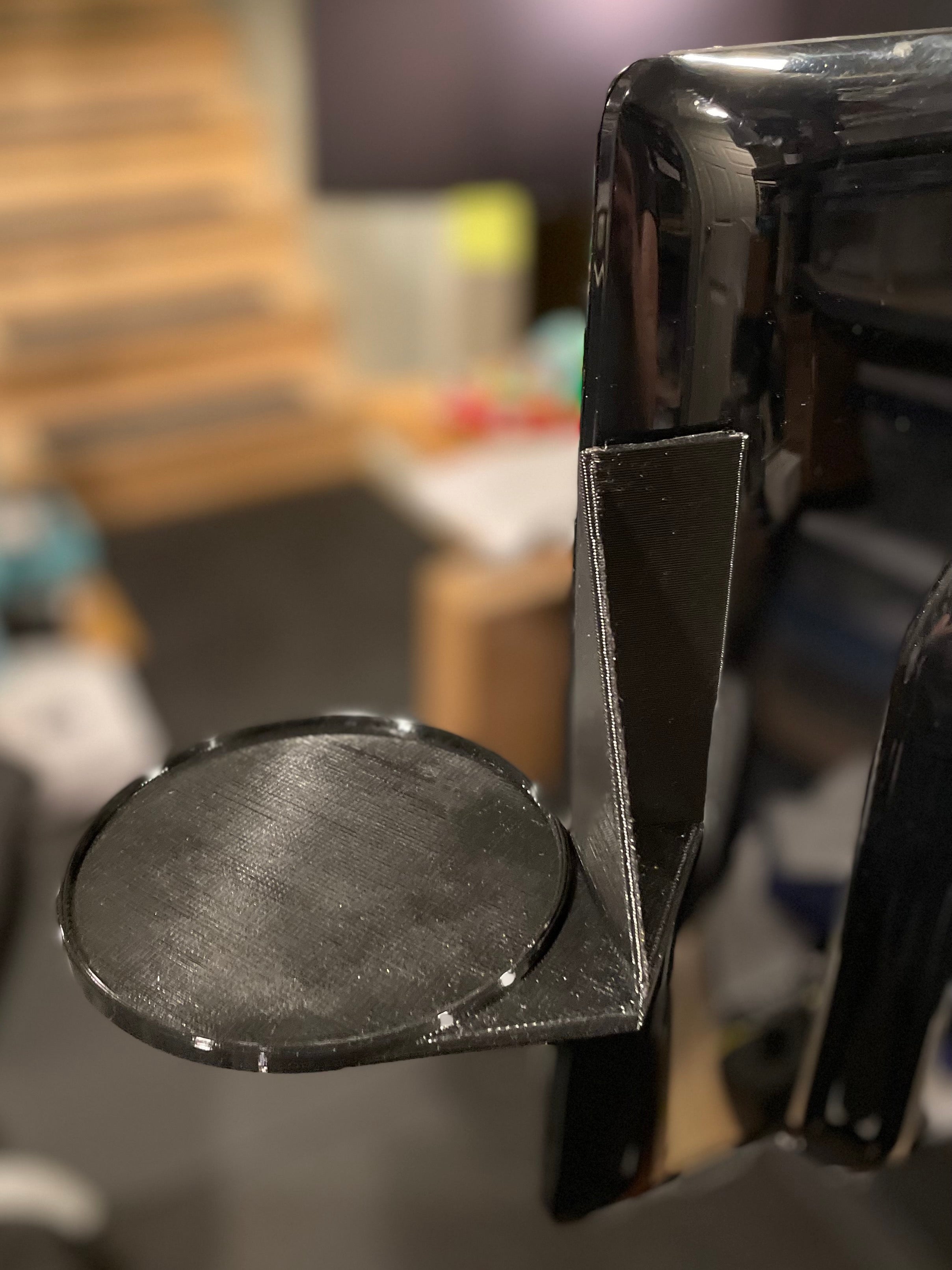 Round Speaker Shelf for Screen Mounting