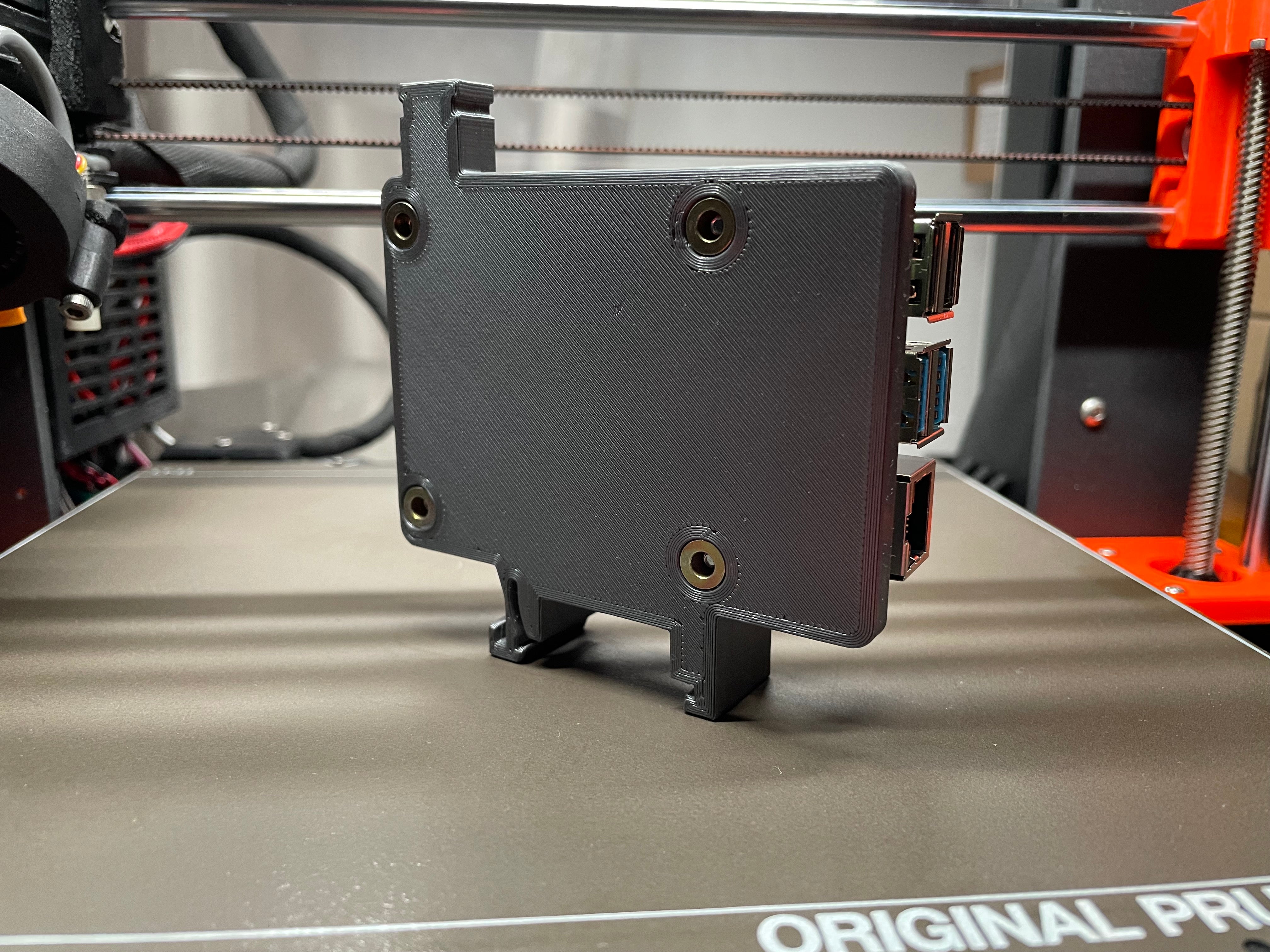 Raspberry Pi 4 / Pi 5 DIN rail holders with M3 rivet nuts
