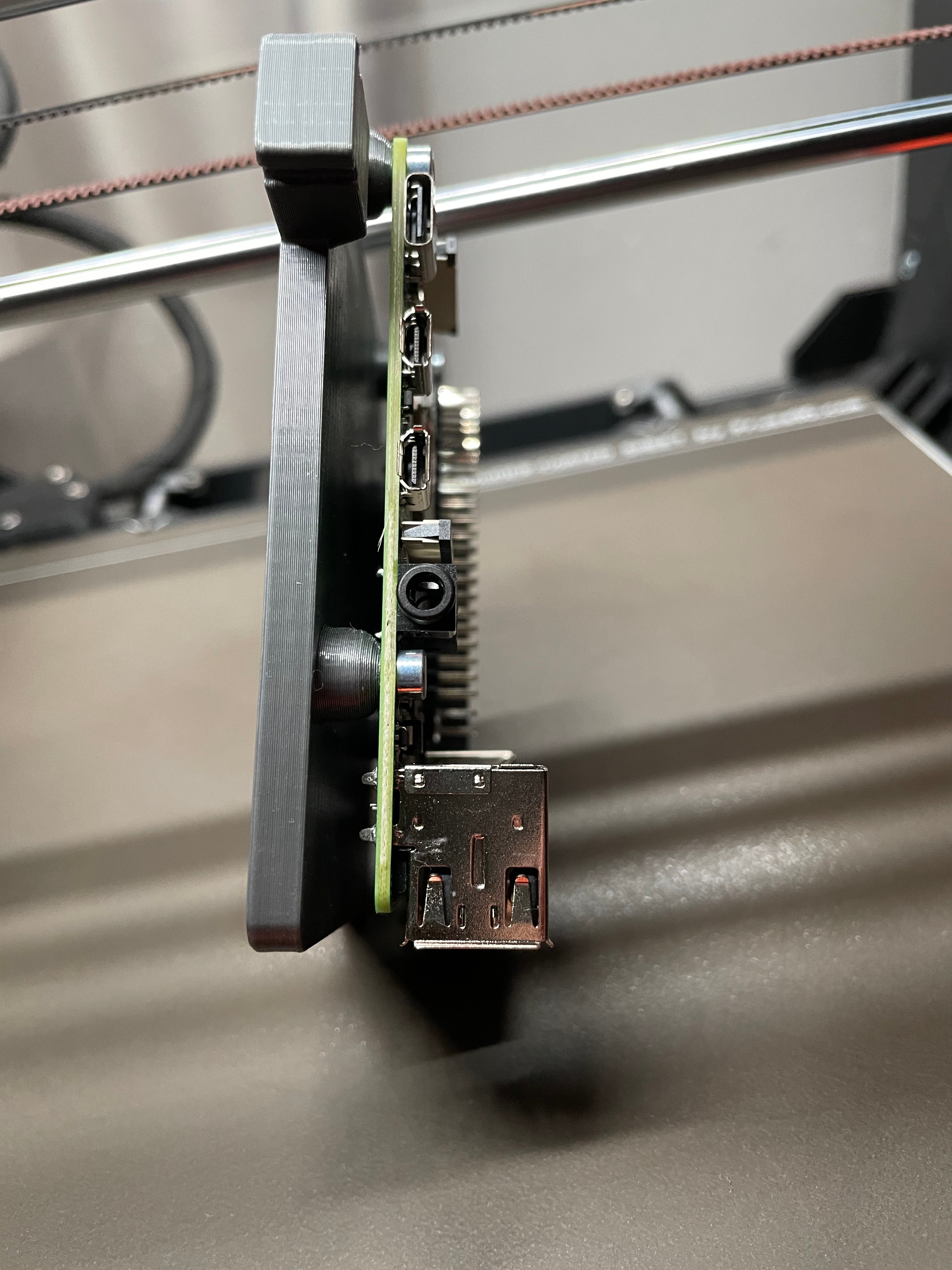 Raspberry Pi 4 / Pi 5 DIN rail holders with M3 rivet nuts