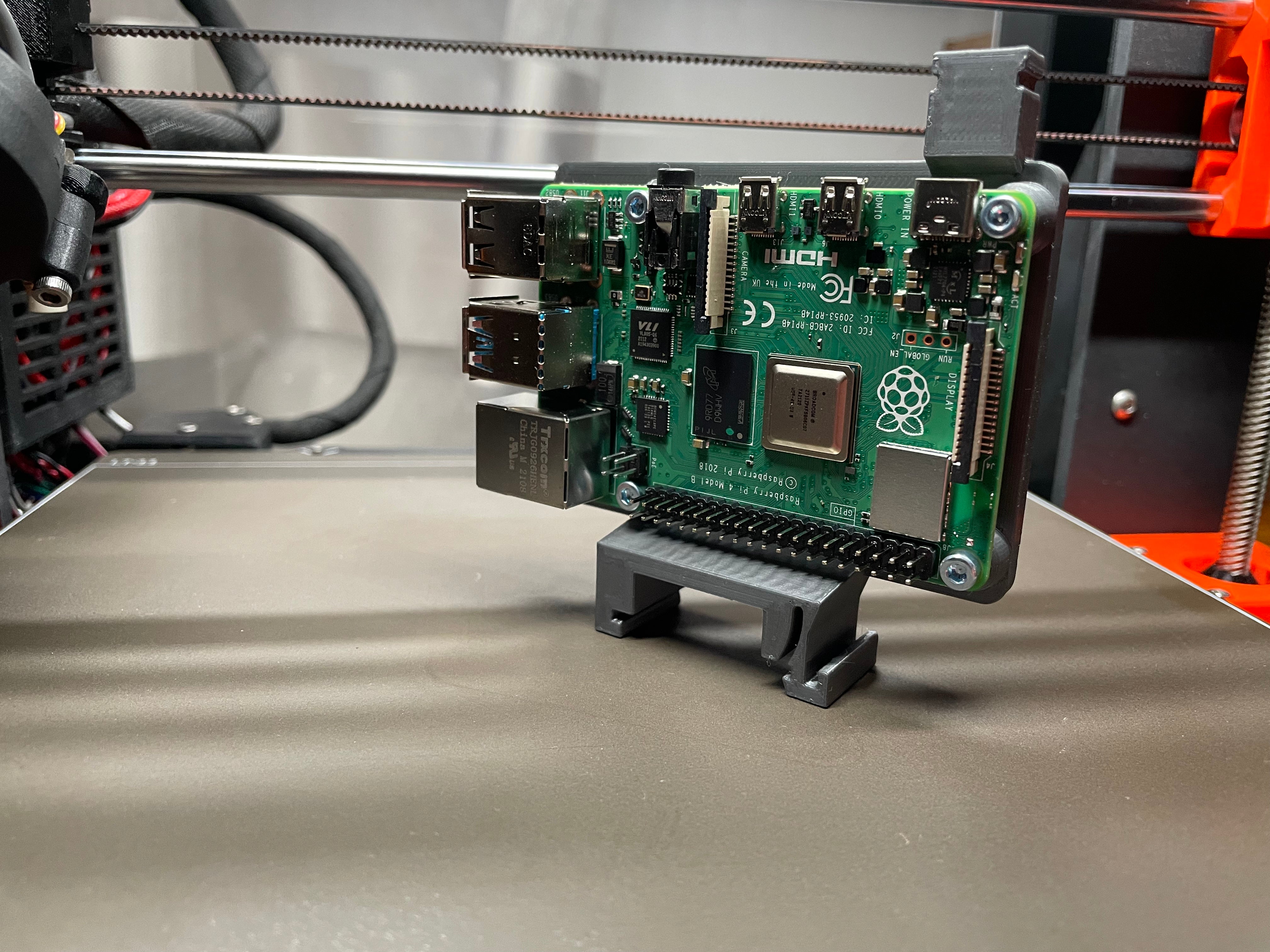 Raspberry Pi 4 / Pi 5 DIN rail holders with M3 rivet nuts