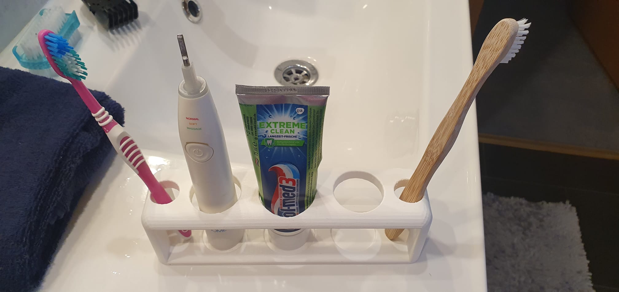 Toothbrush holder for 2 regular and 2 electric toothbrushes with space for toothpaste