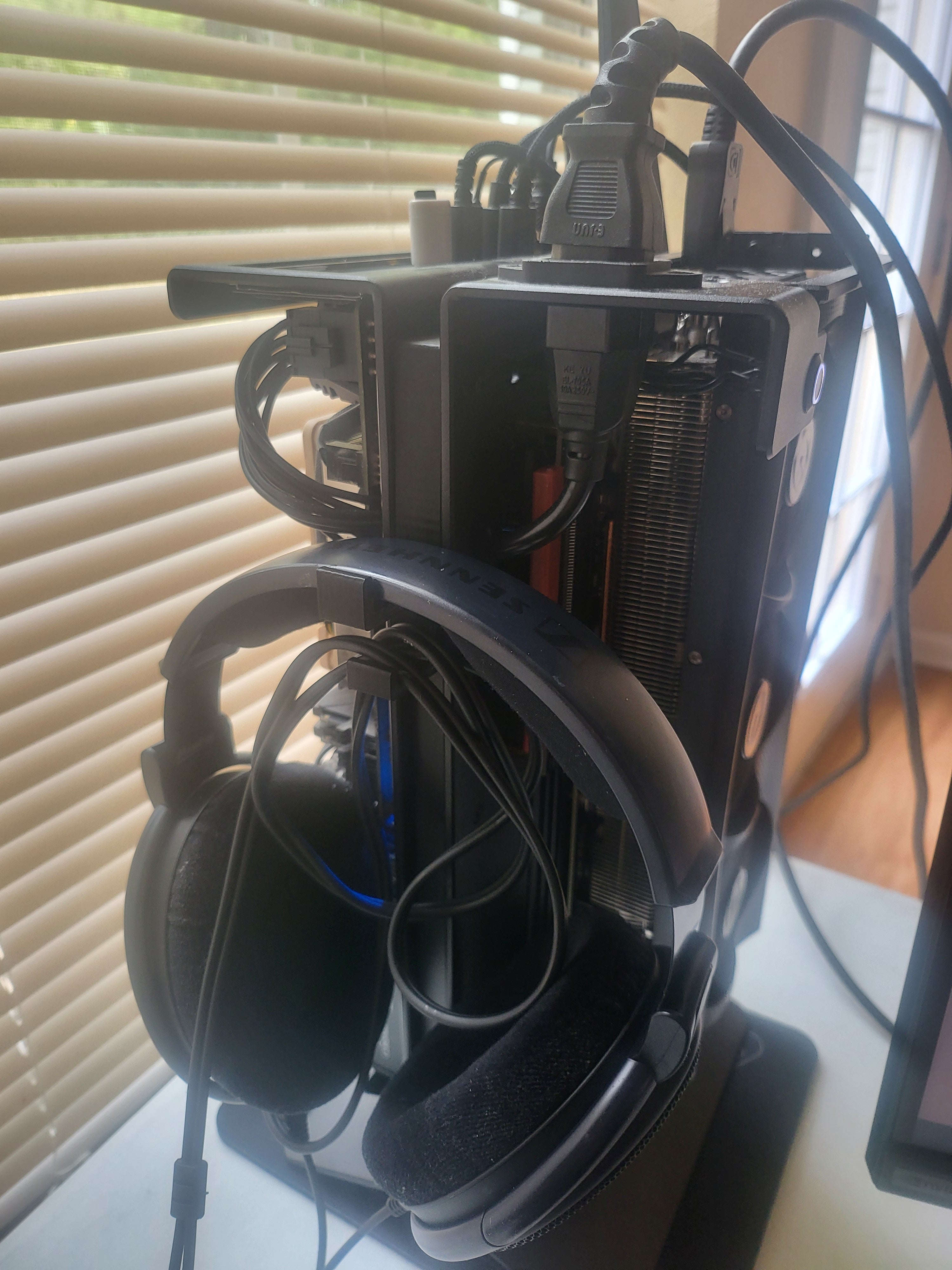 XTIA Xproto-L Headphone & Cable Holder
