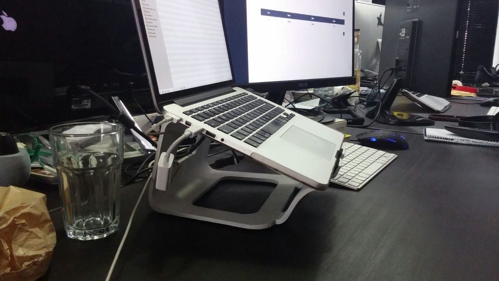 Laptop stand for 13&#39;&#39; and 15&#39;&#39; laptops