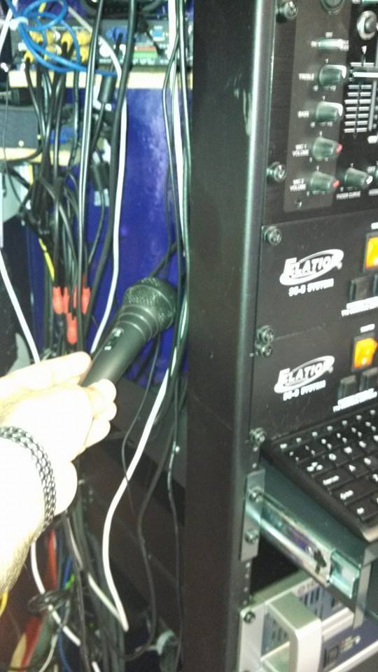 Microphone holder for rack mounting