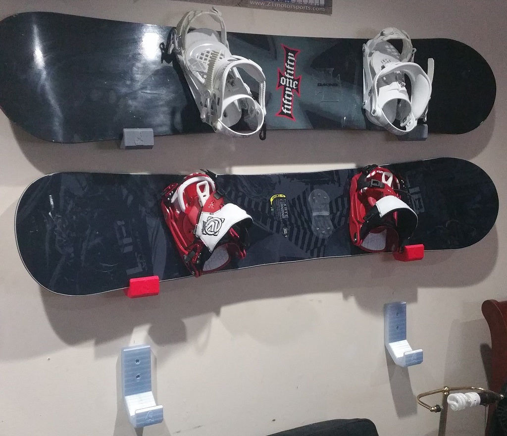 Wall mount for snowboard