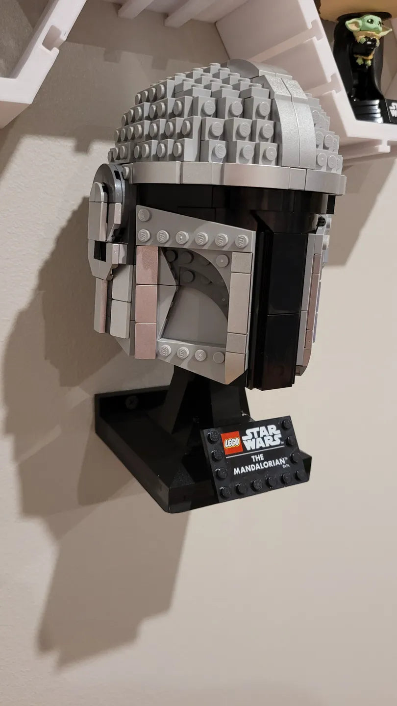 Lego Mandalorian helmet wall mount