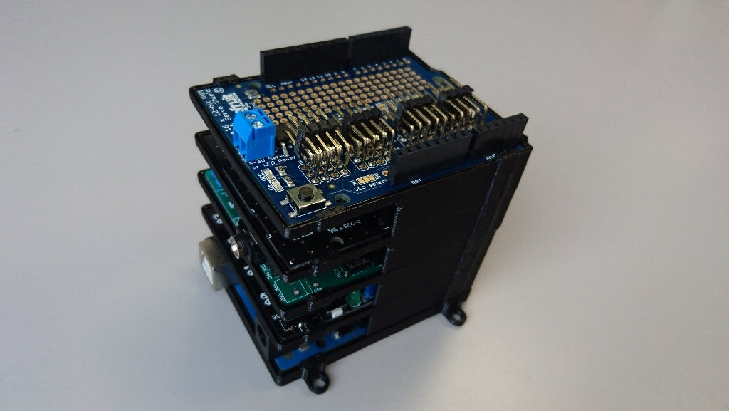 Arduino Uno mounting and holder shield