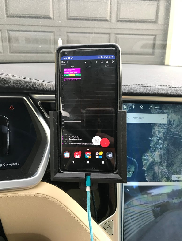 AC Mount Phone Holder for Pixel 2 XL with Rhinoshield Crashguard in a Tesla Model S