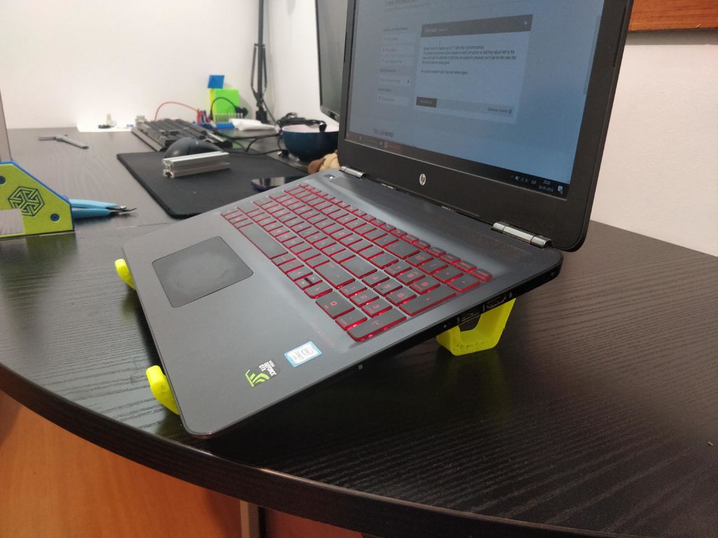 Stand for laptops up to 17&#39;&#39;
