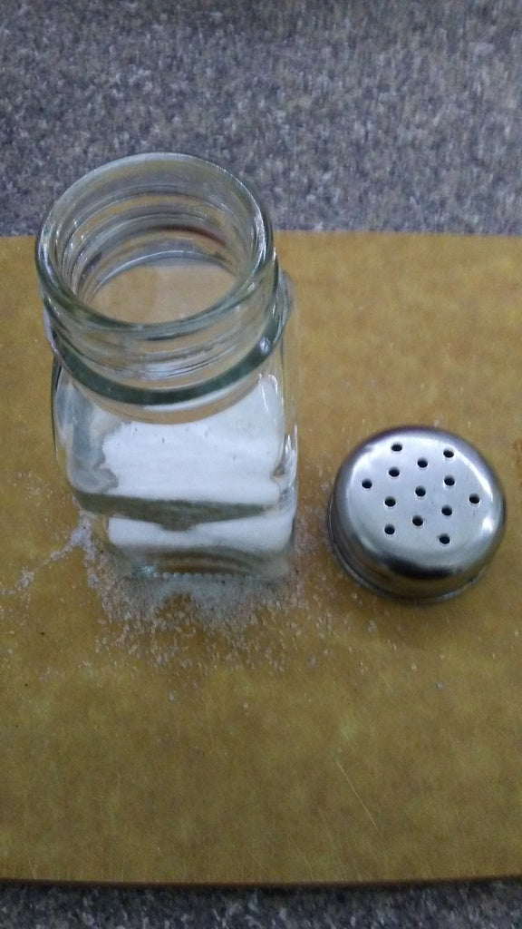No-spill Salt shaker lid