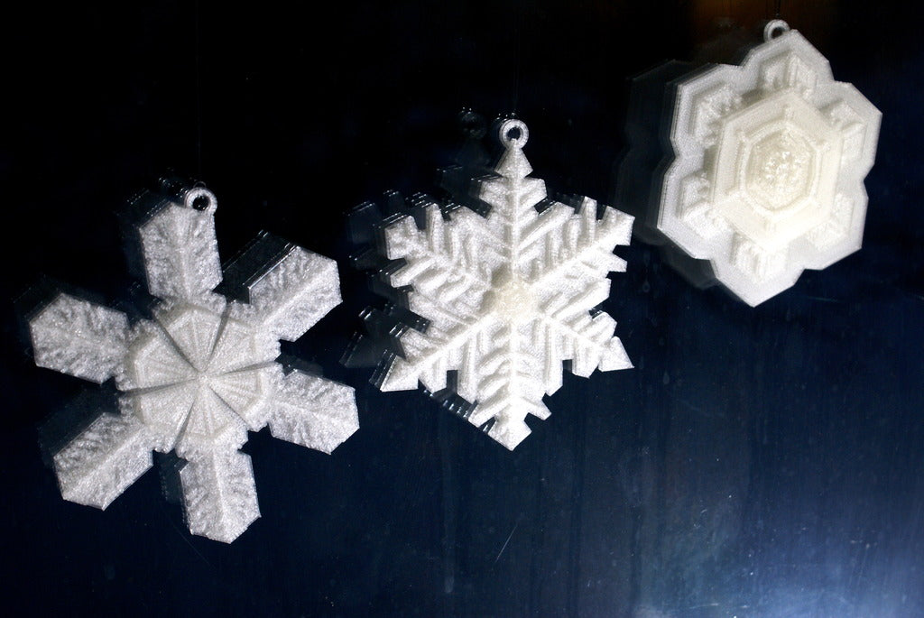 Bentley&#39;s Snow Decoration Ornaments