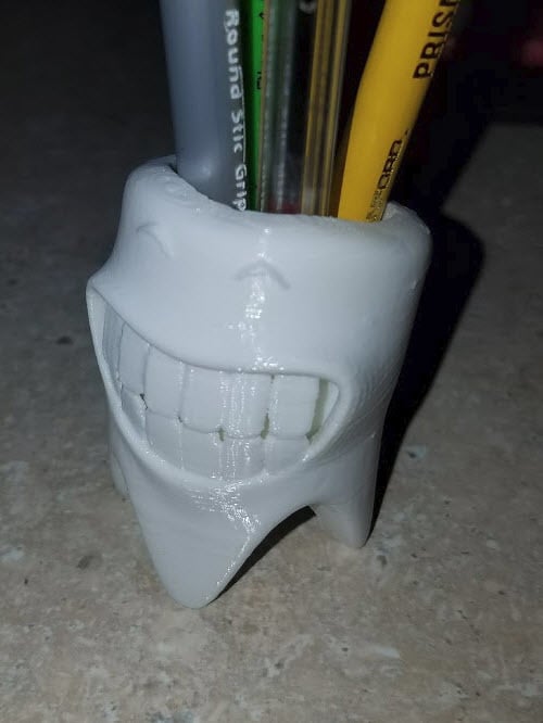Smiling Toothbrush Holder with Drainage System