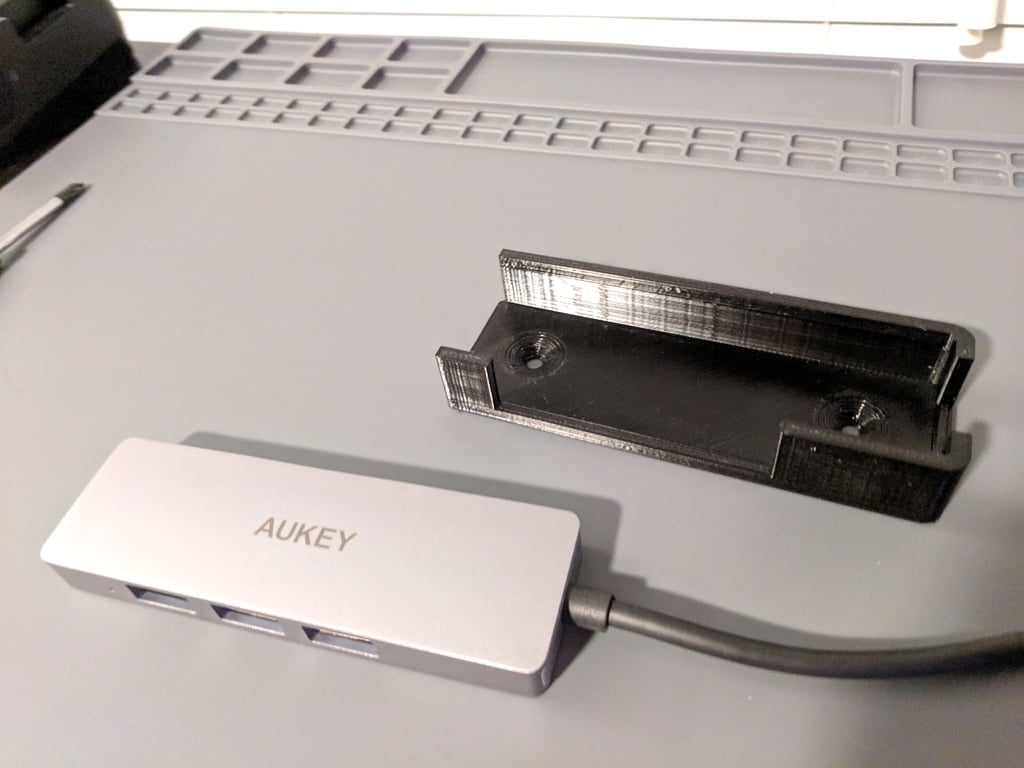 Aukey CB-H36 USB Hub Mounting for Desk