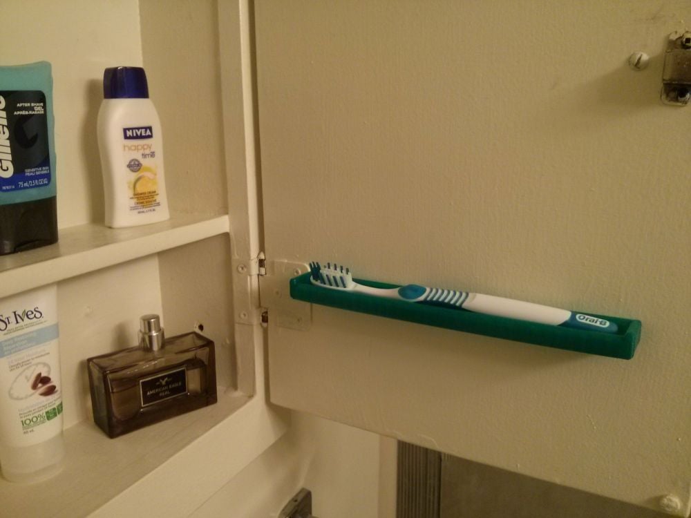 Space-saving toothbrush holder