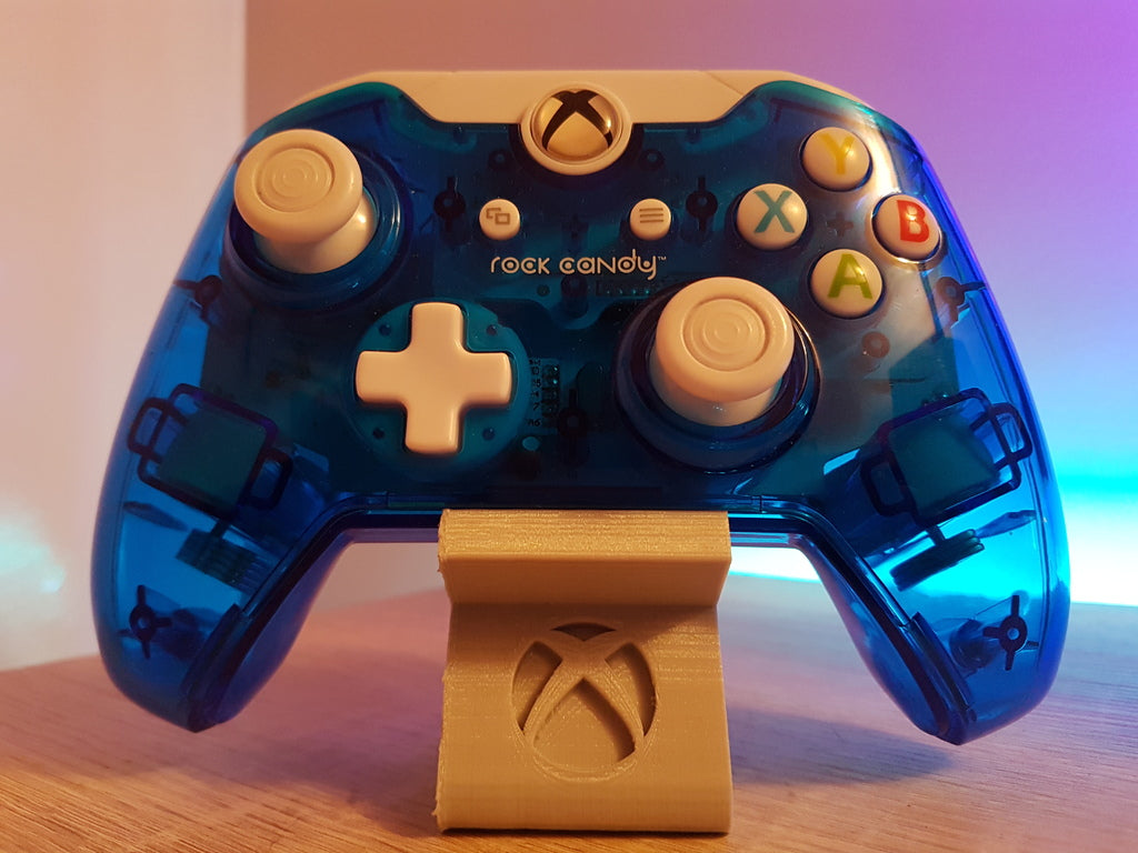 Desktop stand for Xbox One Controller