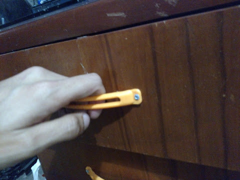 Single drawer handle