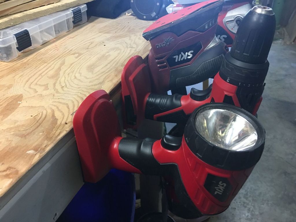SKIL 18V tool holder for bench