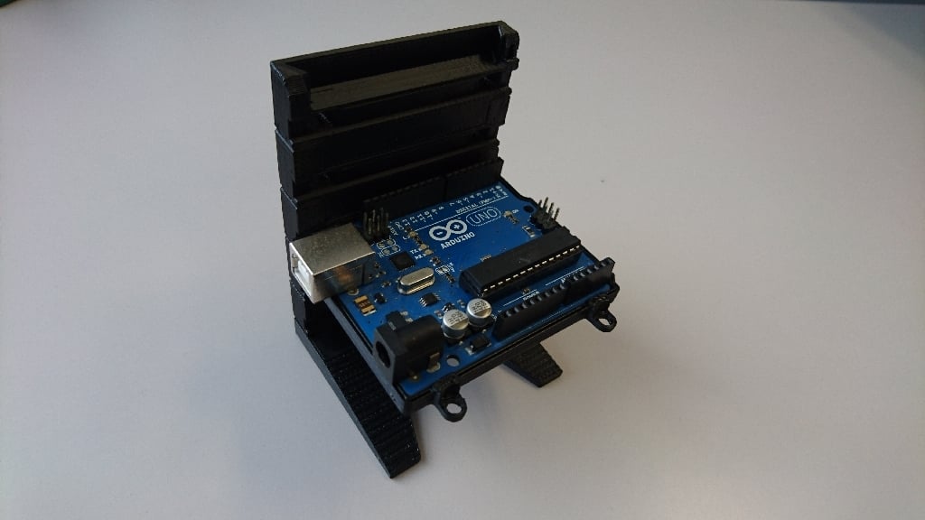 Arduino Uno mounting and holder shield
