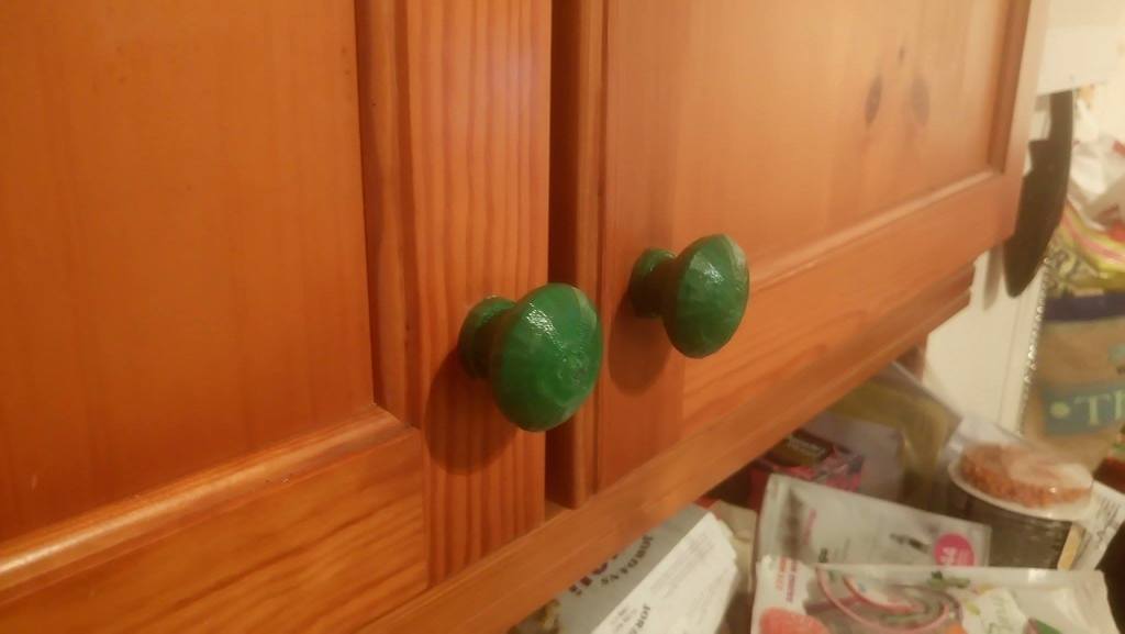 Kitchen cabinet knob