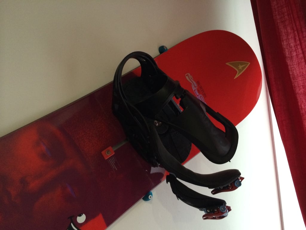 Wall mounting for Snowboard