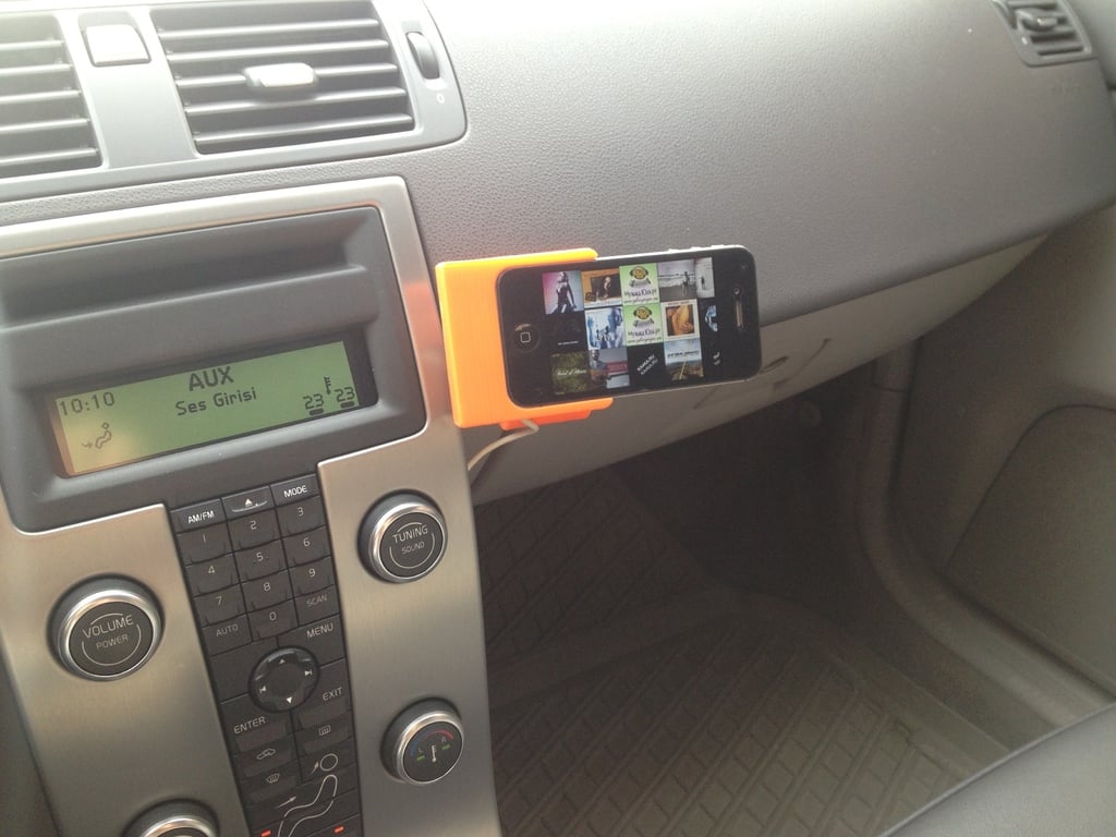 Rotating car charger holder for iPhone 4 4S with magnets