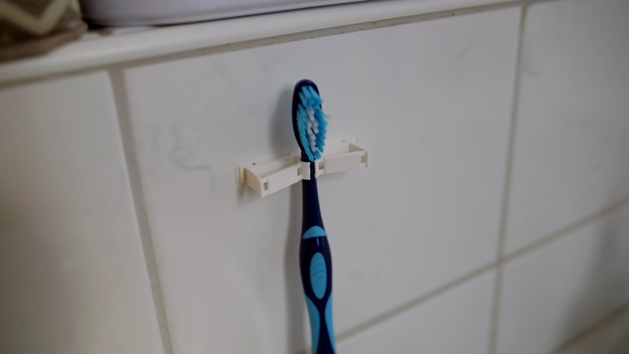 Compatible Toothbrush Holder with Flexible Mechanism