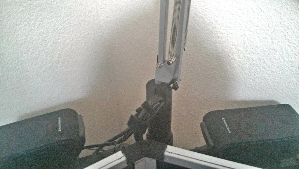 Adapter for mounting IKEA Tertial luminaire on 'Mount It!' screen stand