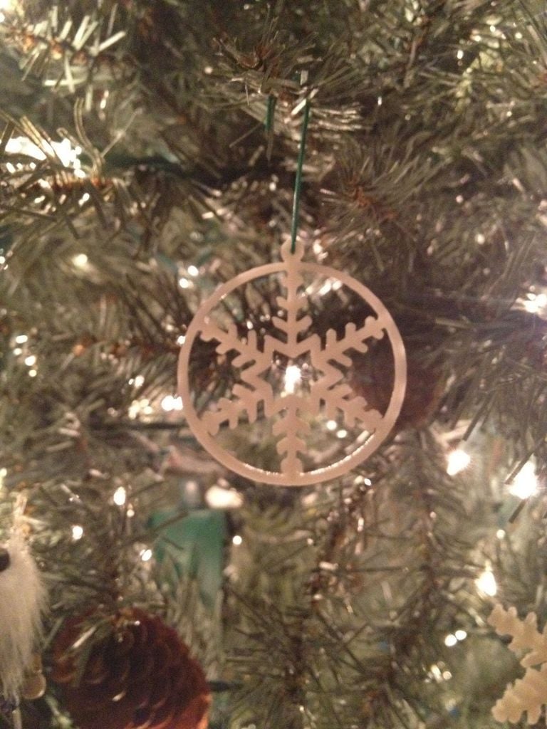 Snowflake Ornament with 6 points in a circle