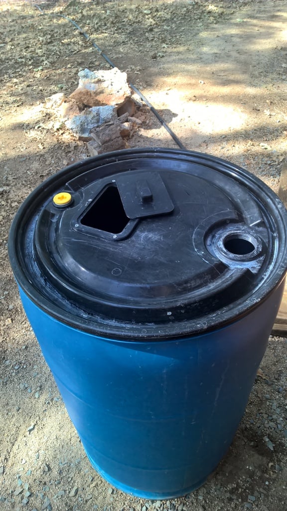 Reservoir lid for barrels and large containers