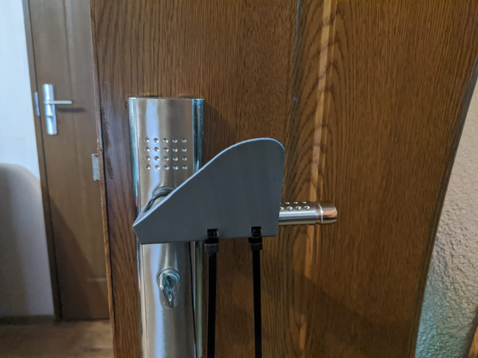 Door handle for hands-free use